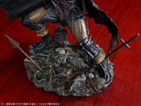 berserk-guts-figure-black-swordsman-ver image number 9