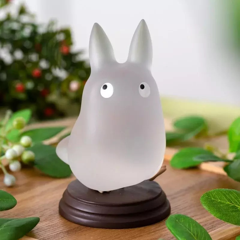 statue-de-poche-totoro-blanc-sautant-mon-voisin-totoro image number 1