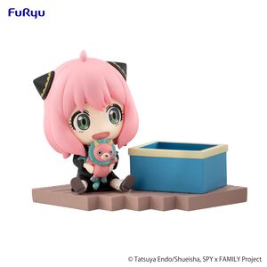 Anya Forger Spy x Family Chibi Hold Figure