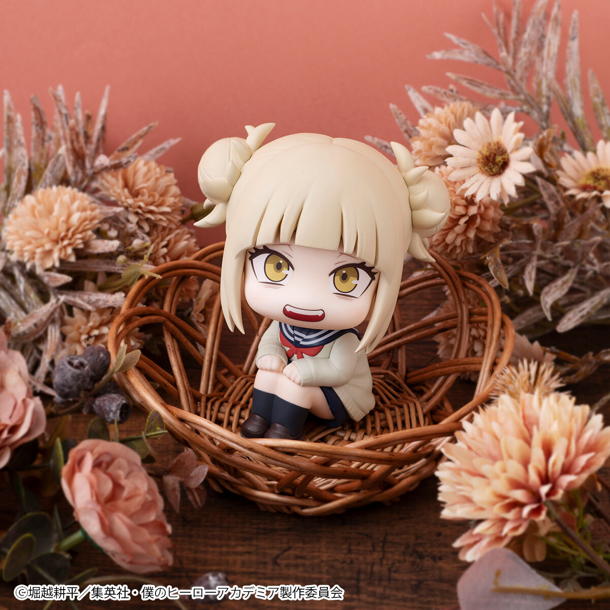 my-hero-academia-himiko-toga-look-up-figure image number 5