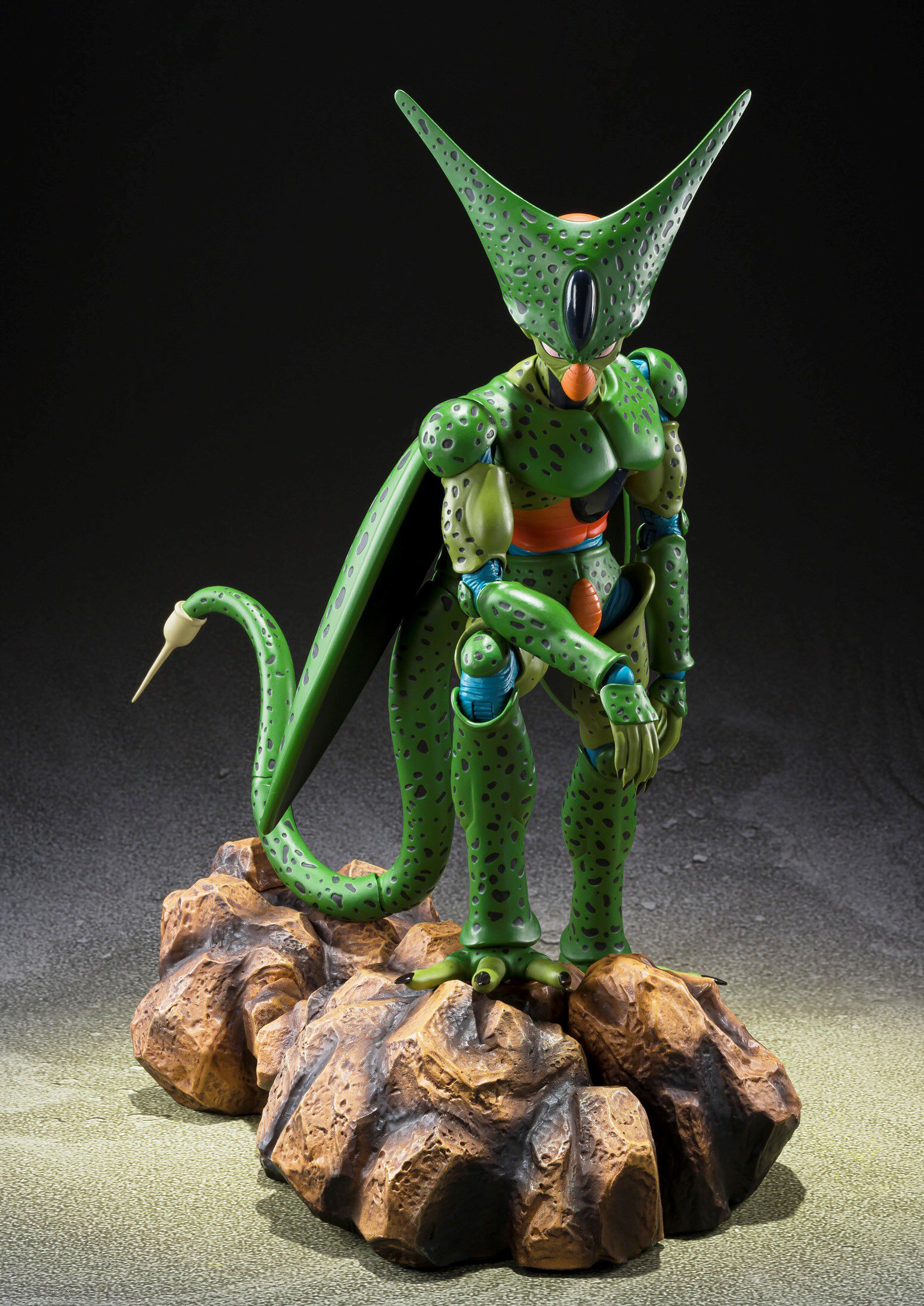 dragon-ball-cell-shfiguarts-figure-first-form-ver-re-run image number 3