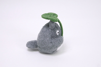 my-neighbor-totoro-totoro-with-leaf-beanbag-plush-5-inch image number 4
