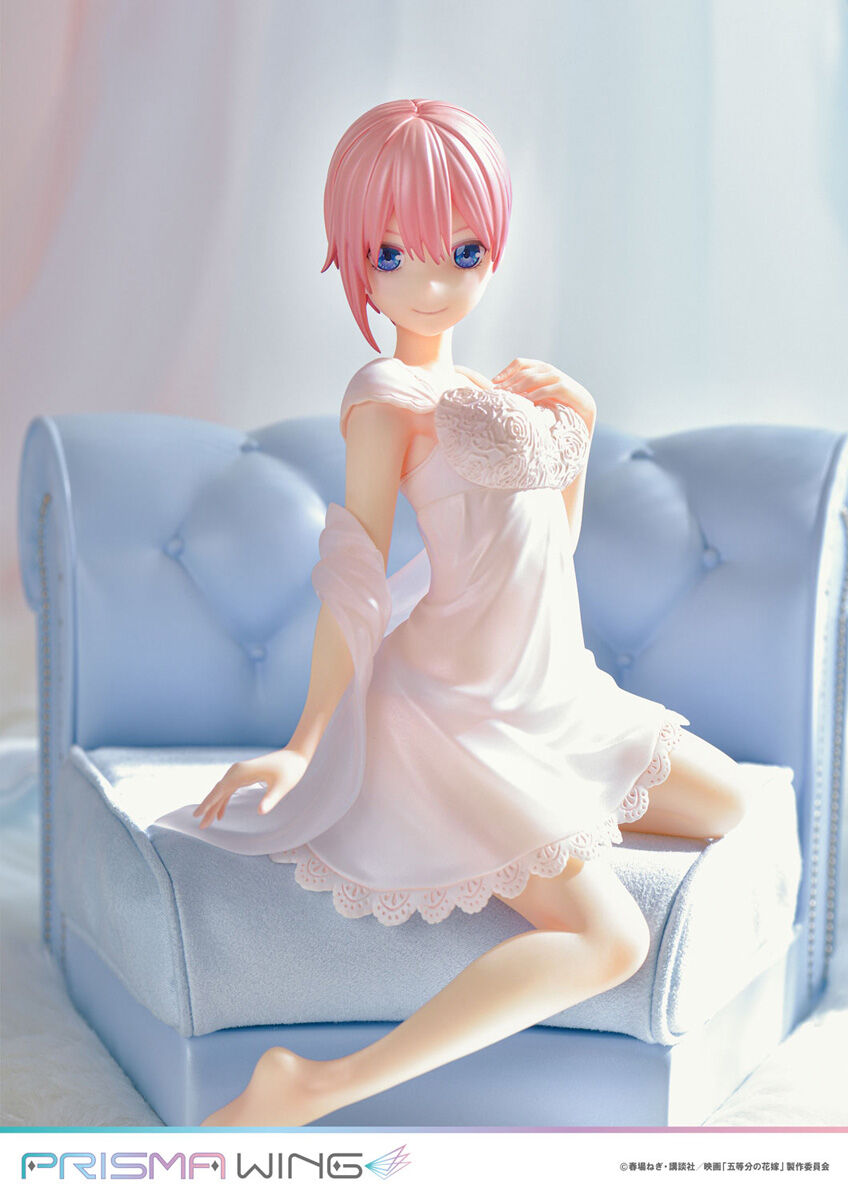 The Quintessential Quintuplets - Ichika Nakano Figurine &agrave; l'&eacute;chelle 1/7 (Version allong&eacute;e sur le canap&eacute;) image number 0