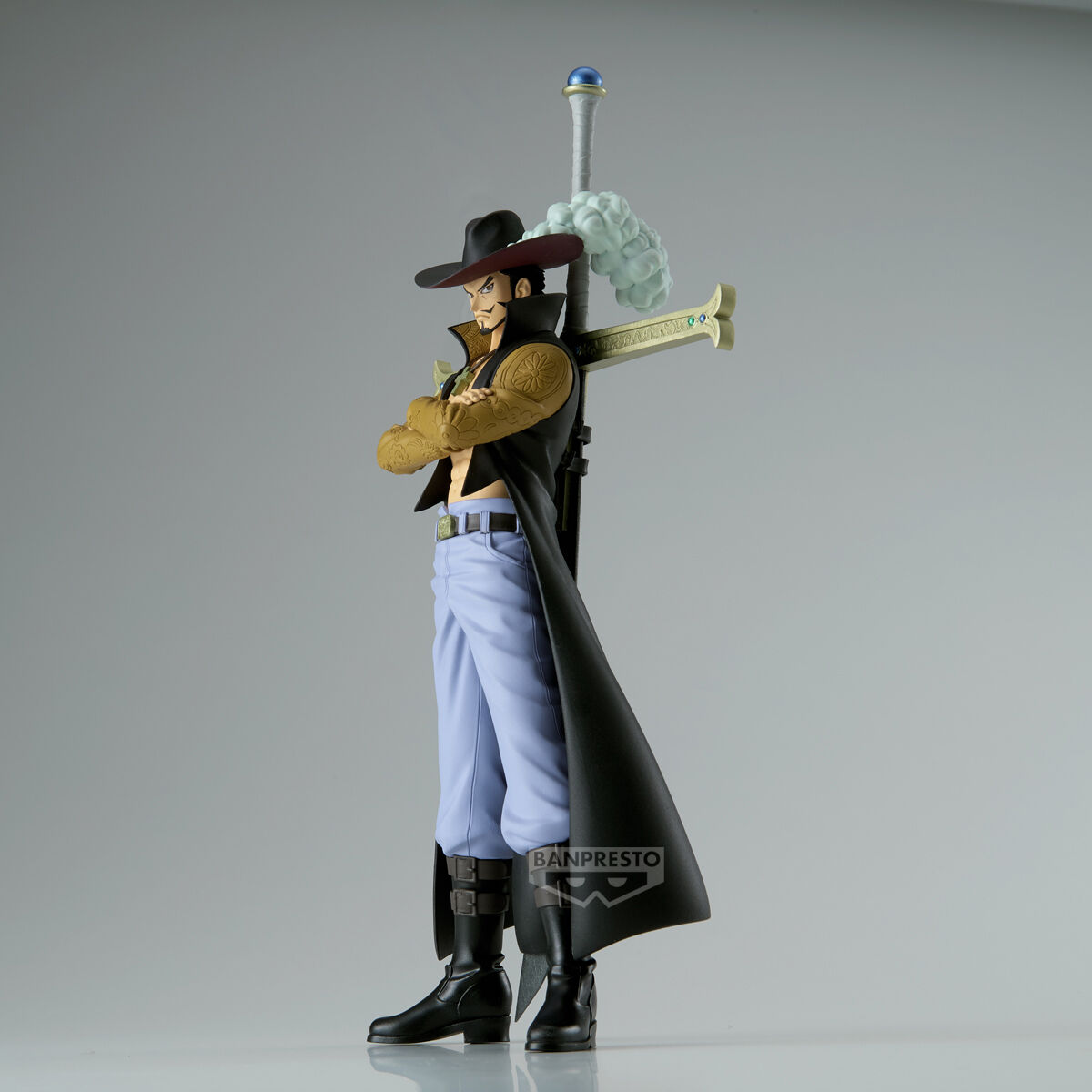 one-piece-dracule-mihawk-the-grandline-series-dxf-extra-prize-figure image number 3
