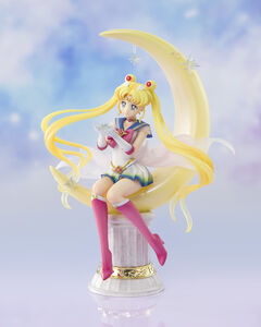 Pretty Guardian Sailor Moon - Super Sailor Moon Figure (Bright Moon & Legendary Silver Crystal)