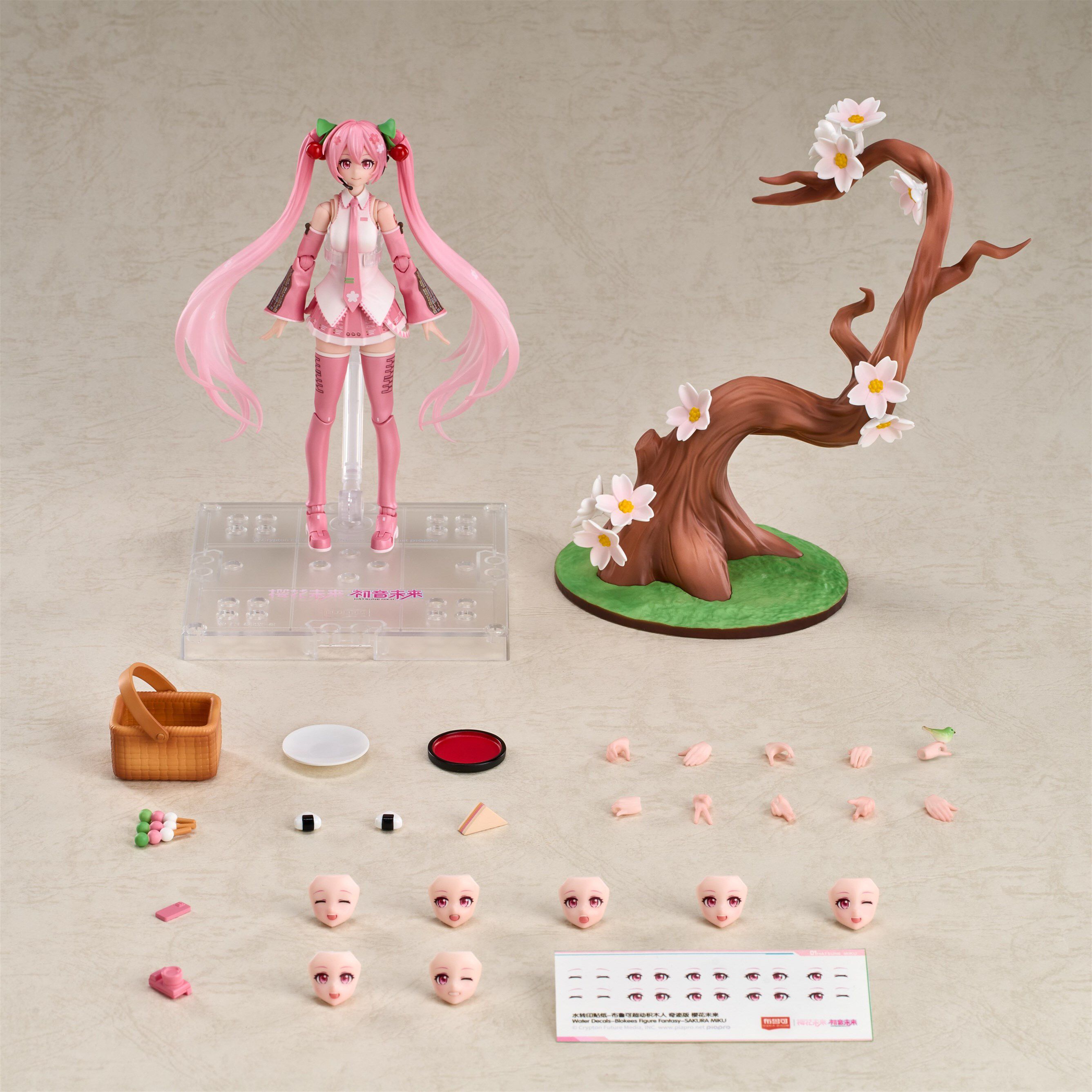 hatsune-miku-sakura-miku-blokees-fantastics-series-model-kit