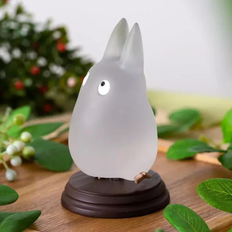 statue-de-poche-totoro-blanc-sautant-mon-voisin-totoro image number 2