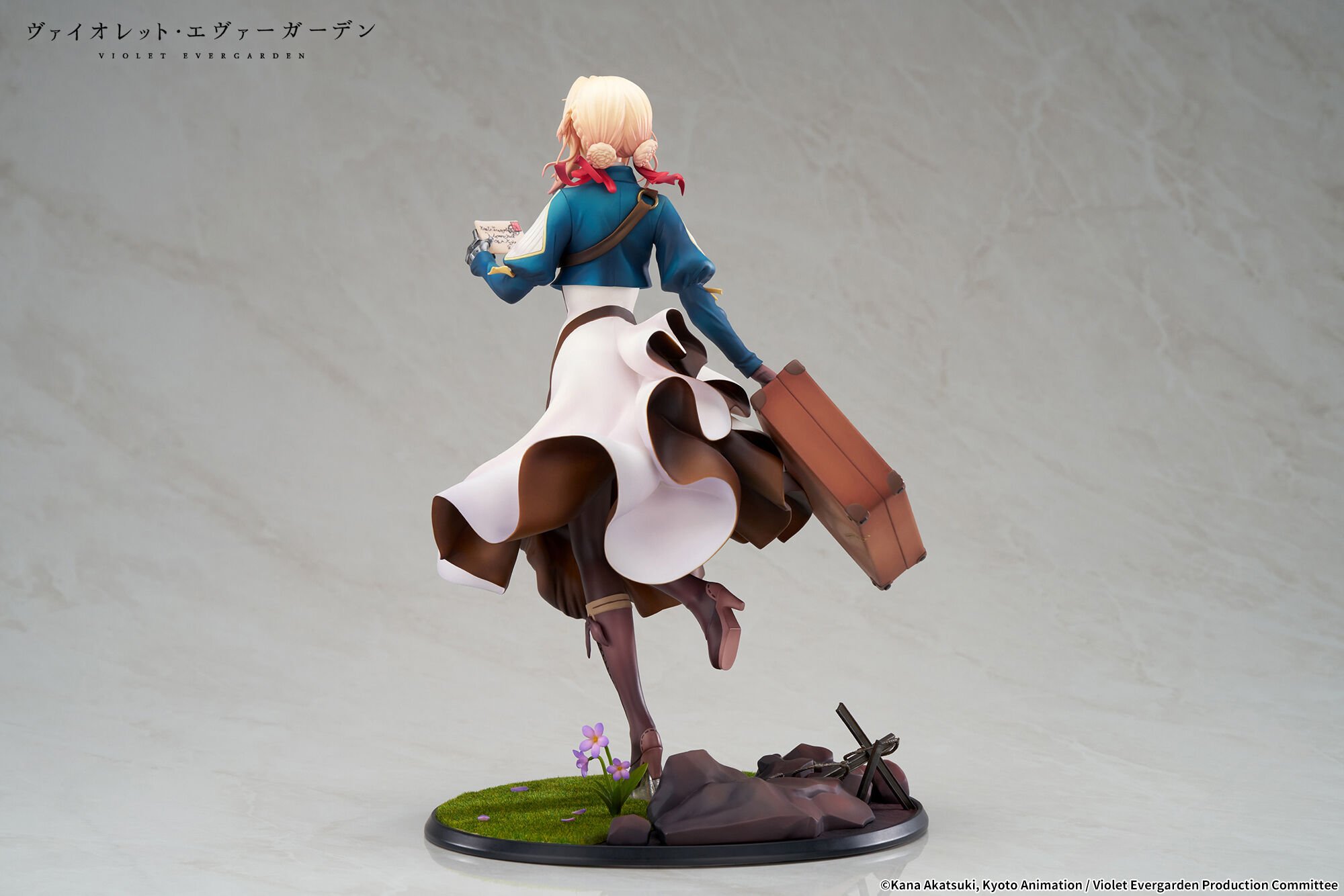 violet-evergarden-violet-evergarden-17-scale-figure-auto-memory-doll-ver-wax-set-crunchyroll-exclusive image number 3