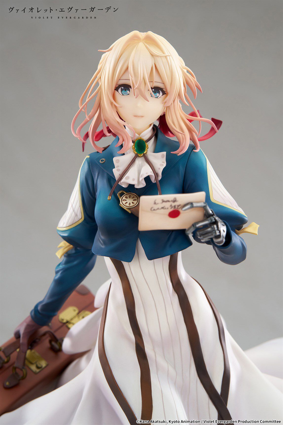 violet-evergarden-violet-evergarden-17-scale-figure-auto-memory-doll-ver-wax-set-crunchyroll-exclusive image number 9