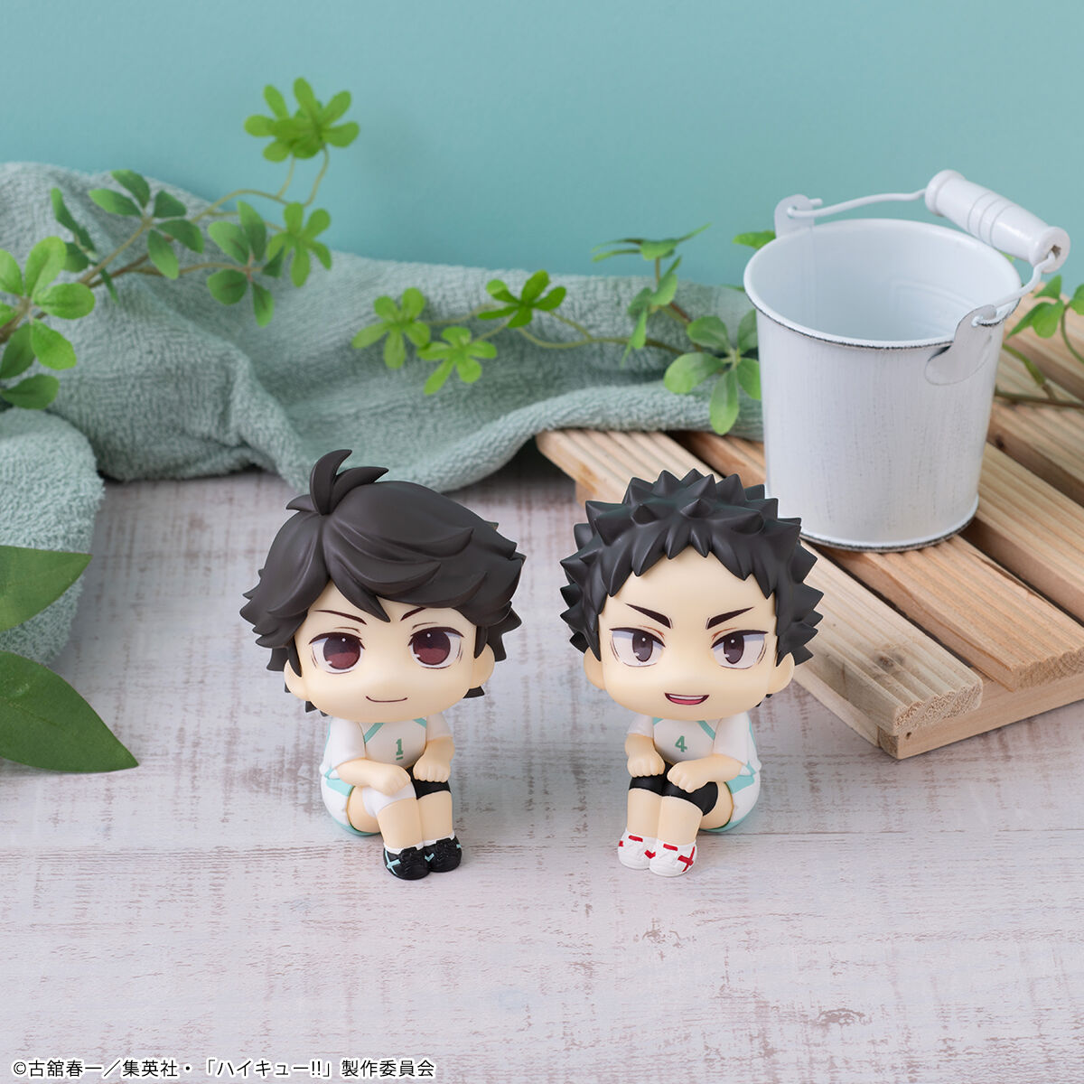 haikyu-toru-oikawa-hajime-iwaizumi-look-up-figure-set-uniform-ver-with-gift image number 2