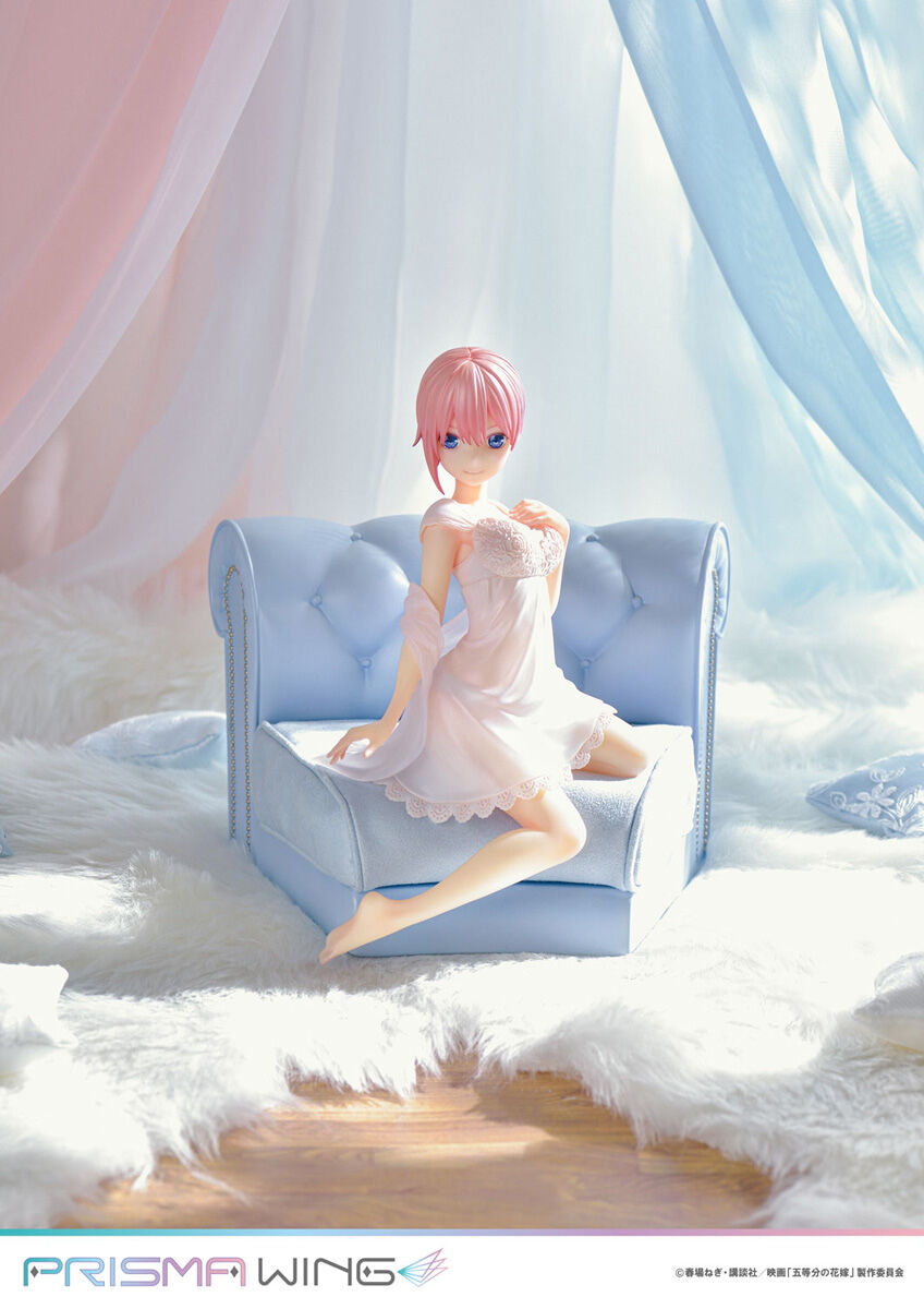 The Quintessential Quintuplets - Ichika Nakano Figurine &agrave; l'&eacute;chelle 1/7 (Version allong&eacute;e sur le canap&eacute;) image number 1