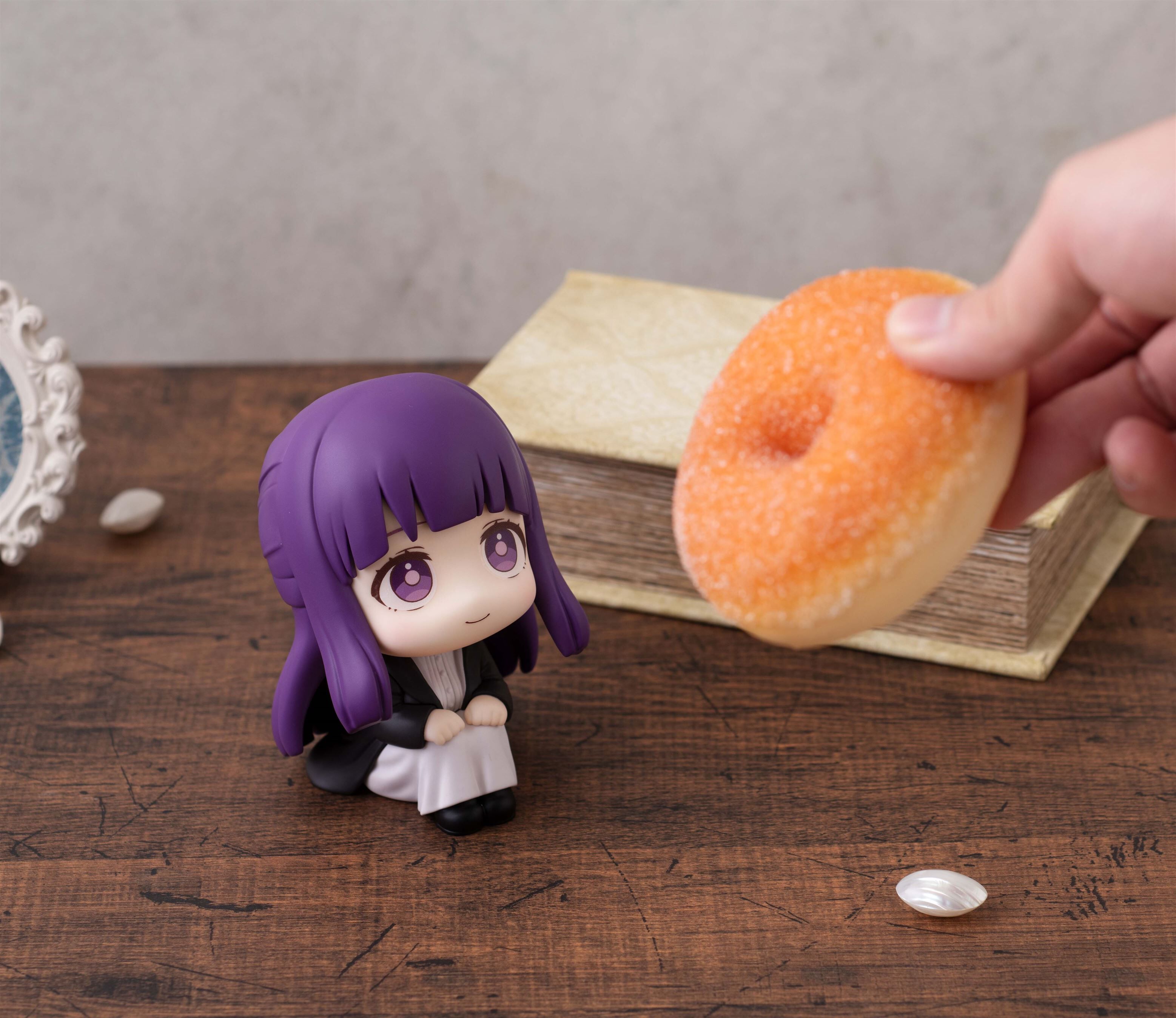 frieren-beyond-journeys-end-fern-look-up-figure image number 7