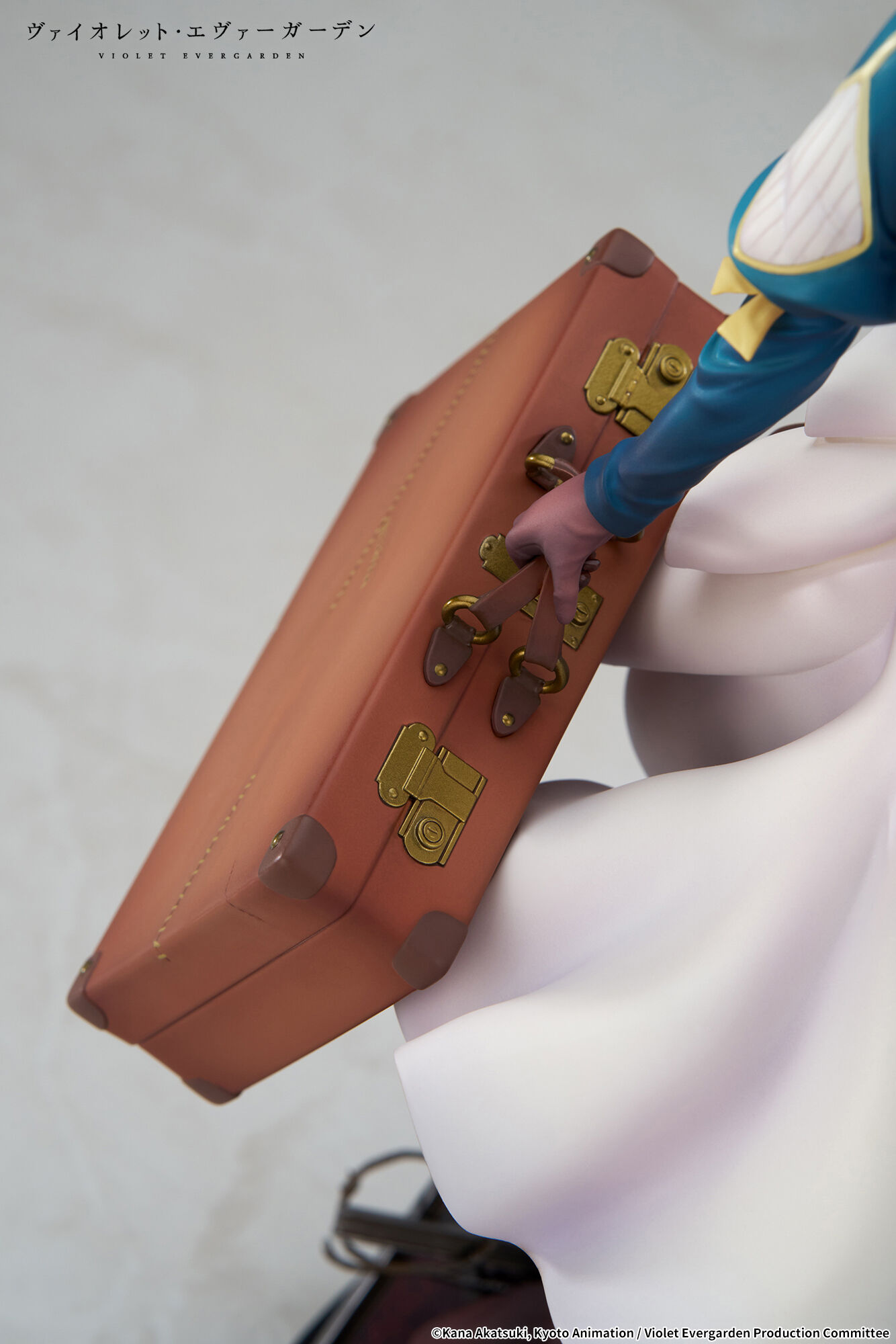 violet-evergarden-violet-evergarden-17-scale-figure-auto-memory-doll-ver-wax-set-crunchyroll-exclusive image number 13