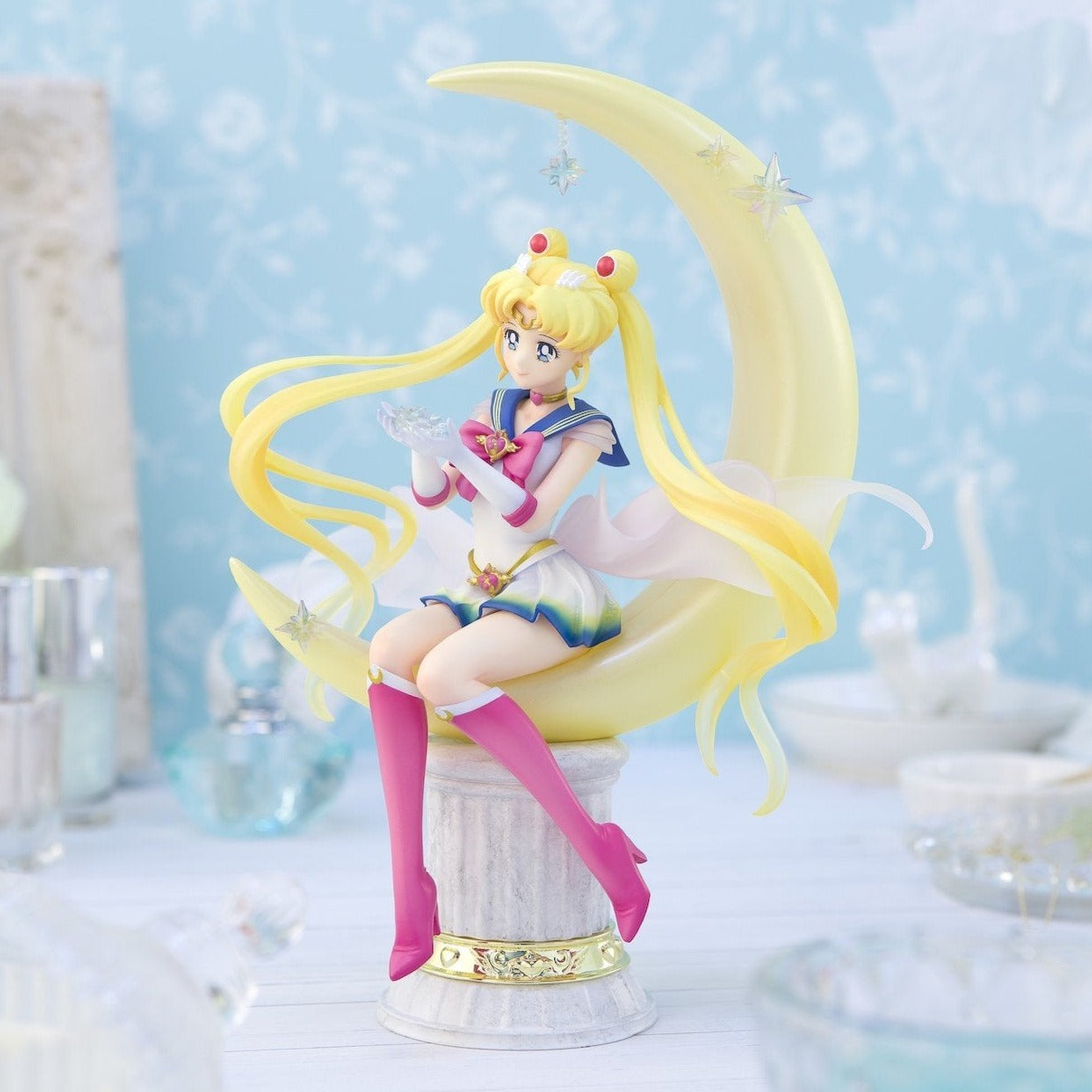 Pretty Guardian Sailor Moon - Super Sailor Moon Figure (Bright Moon & Legendary Silver Crystal) image count 0