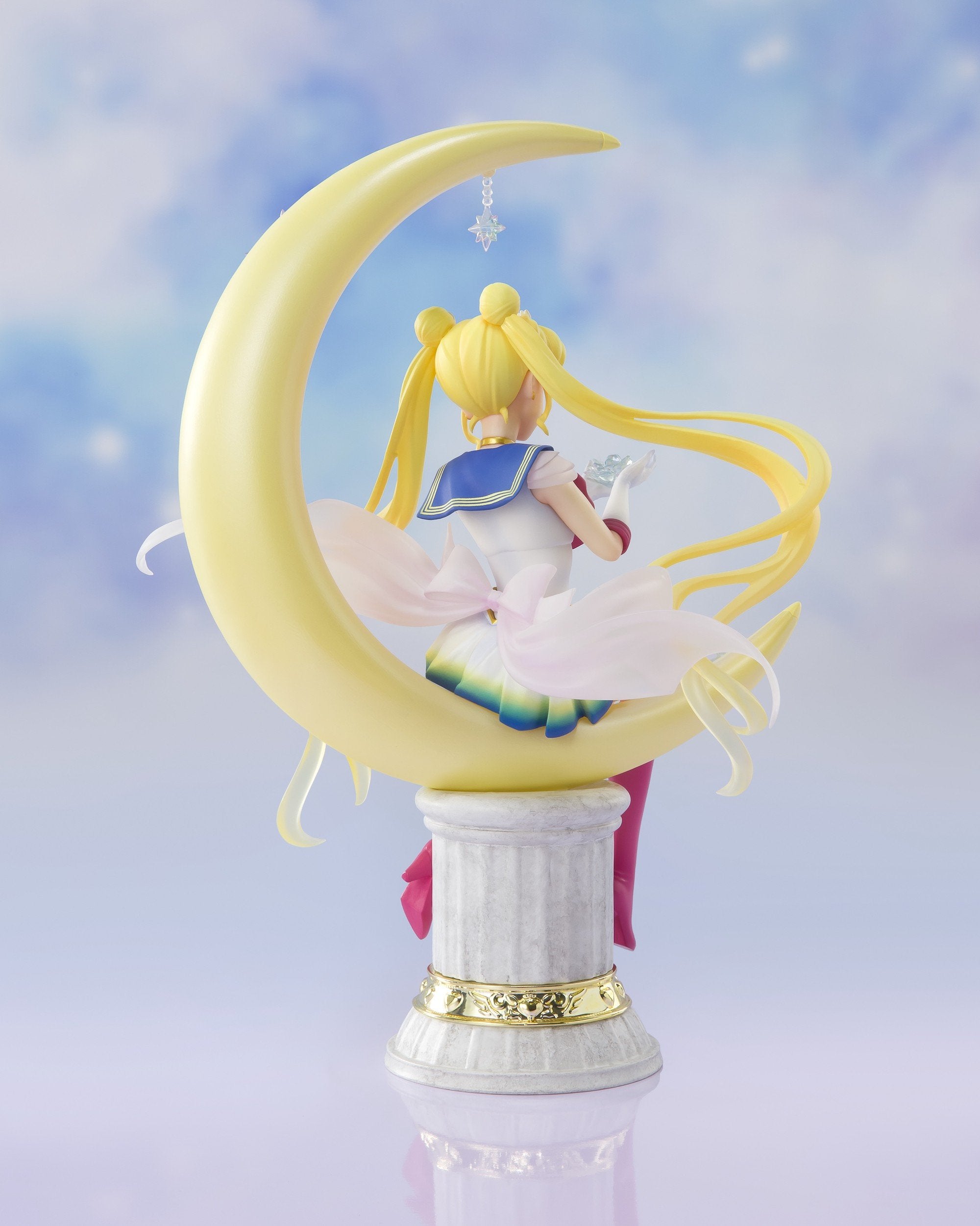 Pretty Guardian Sailor Moon - Super Sailor Moon Figure (Bright Moon & Legendary Silver Crystal) image count 3