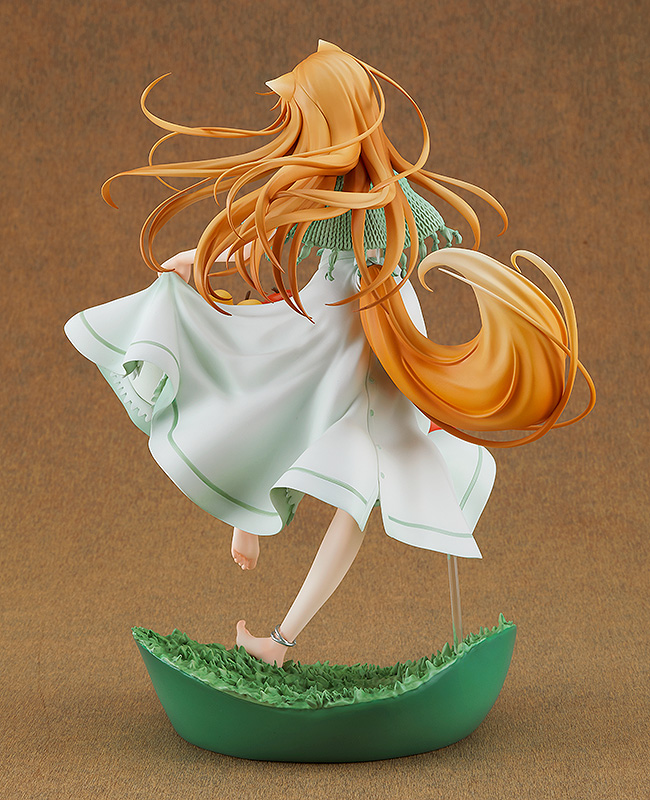 Holo Scent of Fruit Ver Spice and Wolf Figure image count 3